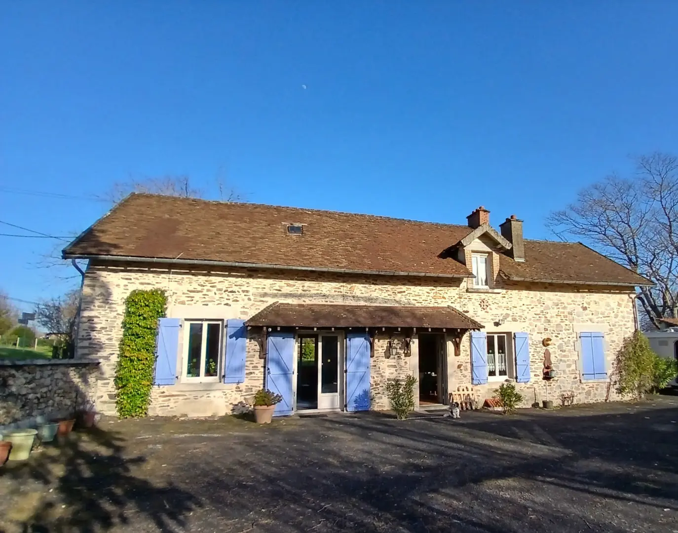 Stone Farmhouse Of X M² With Separate Barn And Mature Gardens In Dordogne