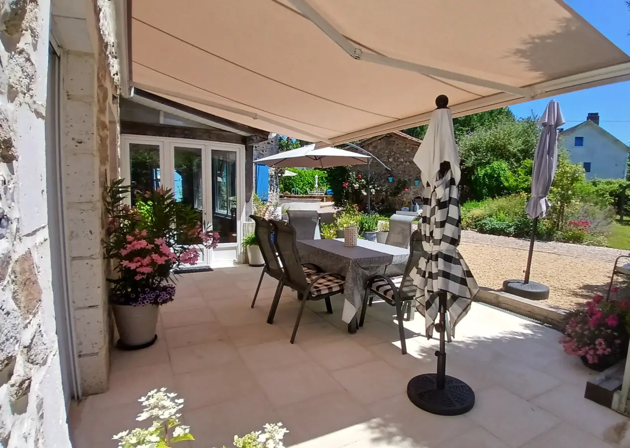 Character House Of 150 M² With Pool, Outbuildings And Garage In Dordogne Village