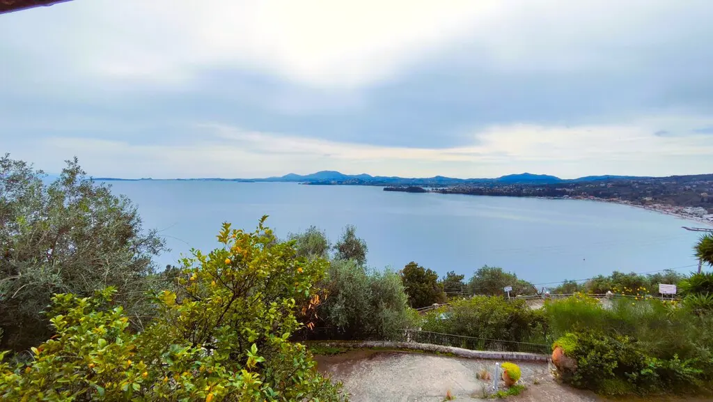 Detached House Of 302 M² In Corfu