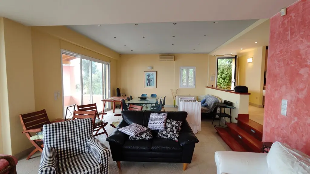 Detached House Of 302 M² In Corfu