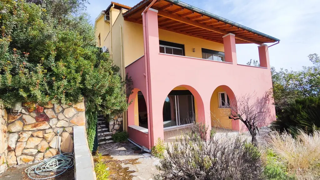 Detached House Of 302 M² In Corfu
