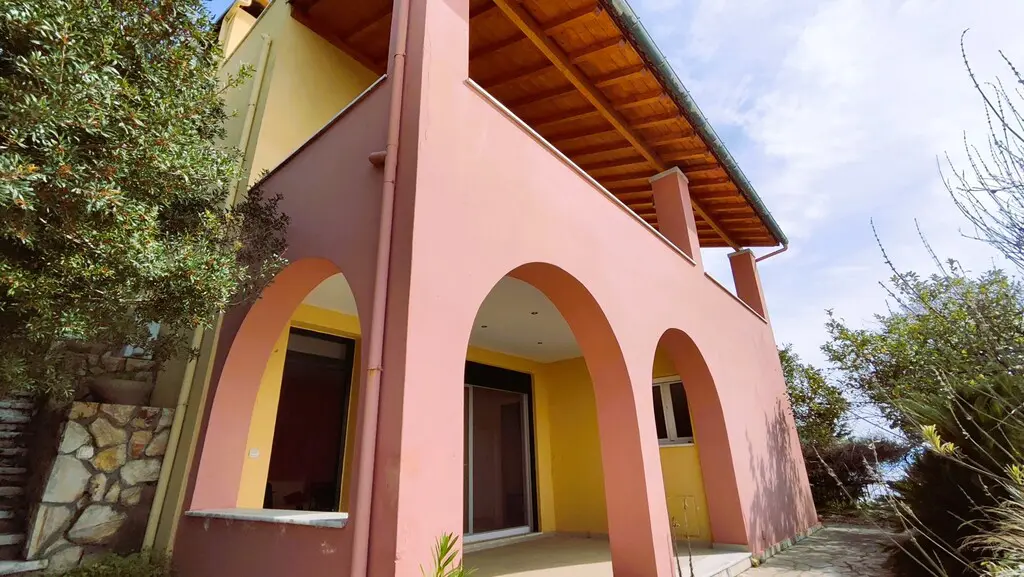 Detached House Of 302 M² In Corfu