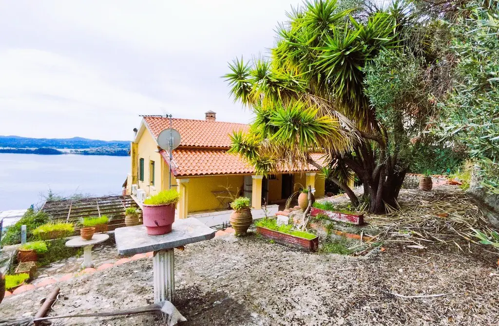 Detached House Of 302 M² In Corfu