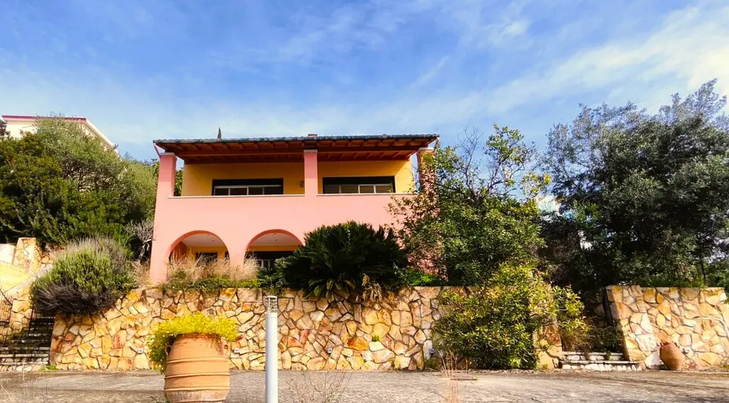 Detached House Of 302 M² In Corfu