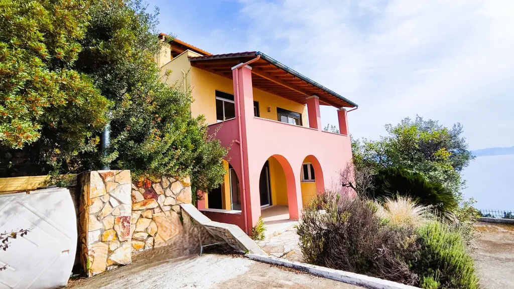 Detached House Of 302 M² In Corfu
