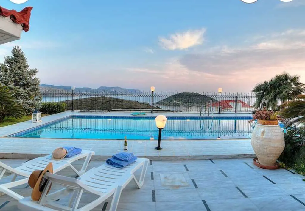 Villa Of 350 M² In Attica