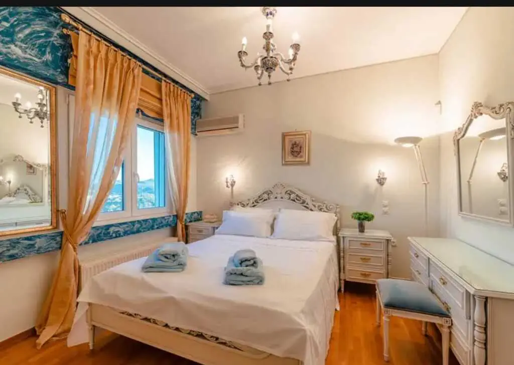 Villa Of 350 M² In Attica