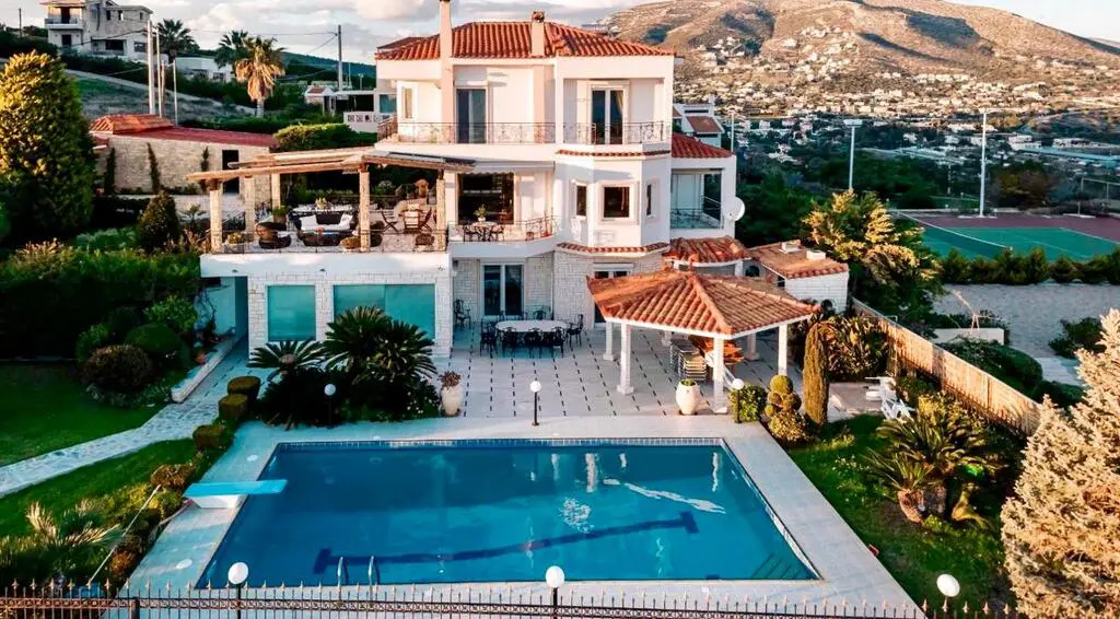 Villa Of 350 M² In Attica