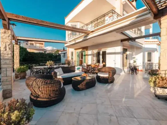 Villa Of 350 M² In Attica