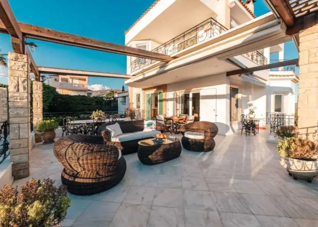 Villa Of 350 M² In Attica