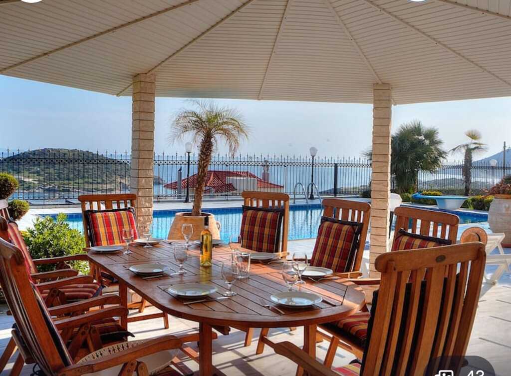 Villa Of 350 M² In Attica