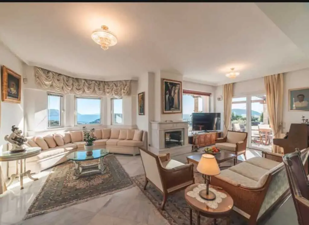 Villa Of 350 M² In Attica