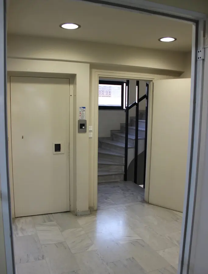 Building Of 1070 M² In Athens