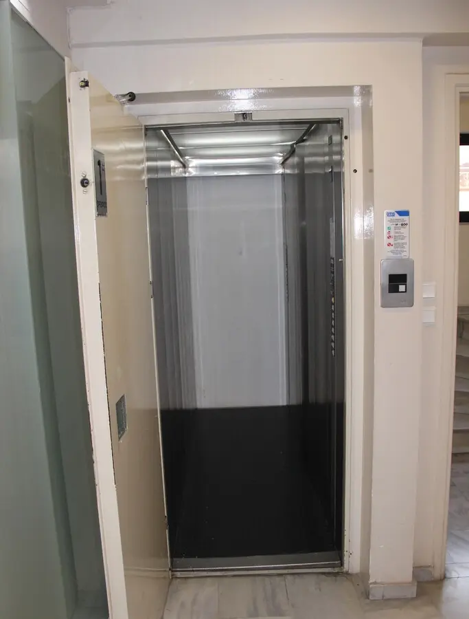 Building Of 1070 M² In Athens