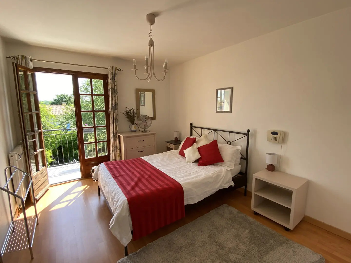 Four-bedroom Village Property Of 200 M² With Pool And Mature Gardens In Sunnyvale