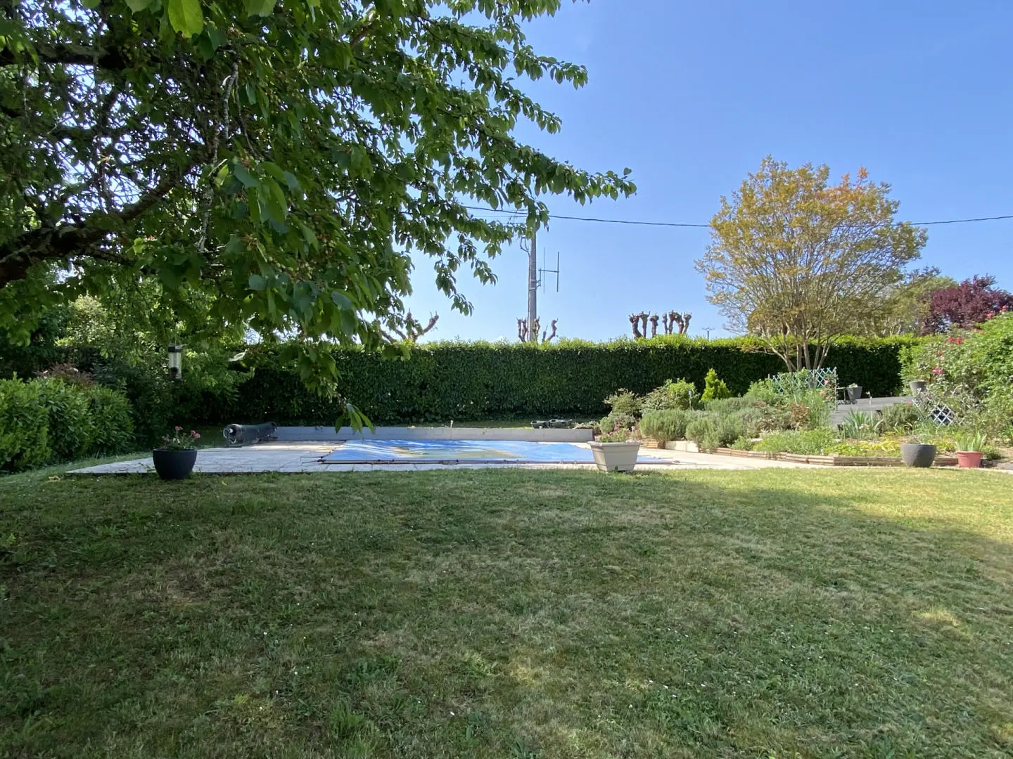 Four-bedroom Village Property Of 200 M² With Pool And Mature Gardens In Sunnyvale