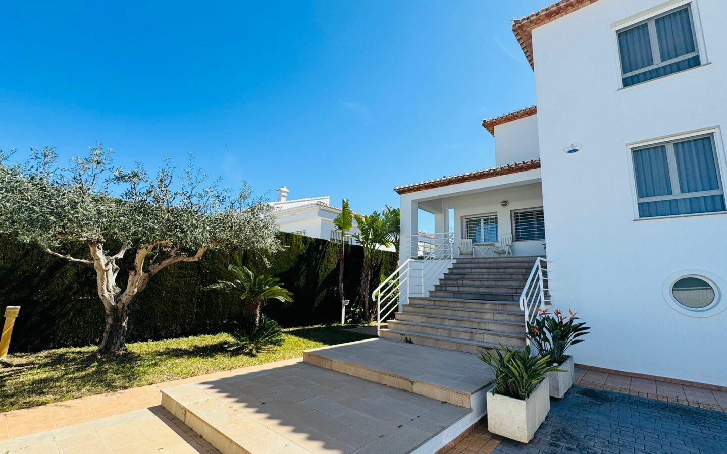 Villa In Oliva With Elevator, Heated Pool And Large Garden