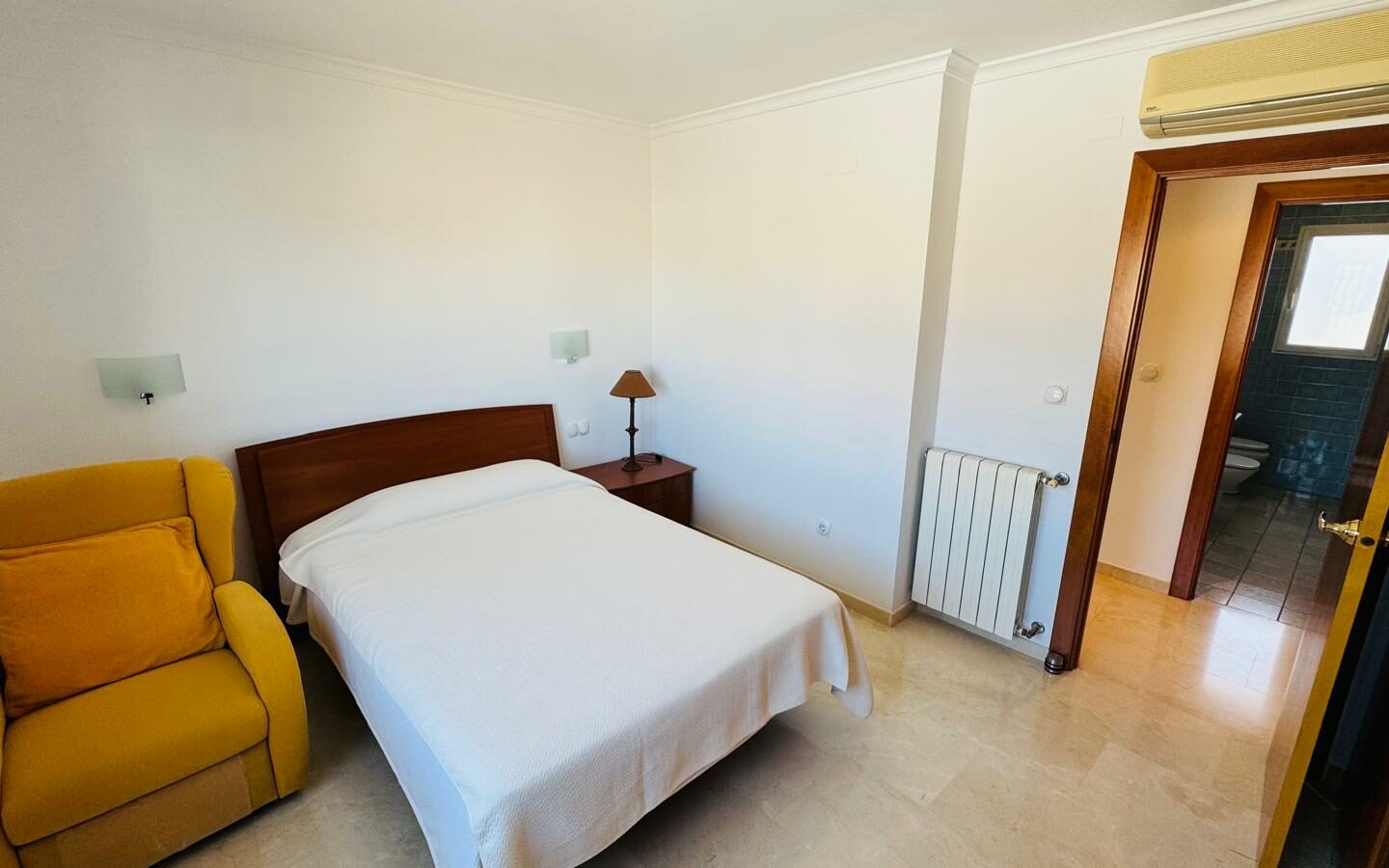 Villa In Oliva With Elevator, Heated Pool And Large Garden