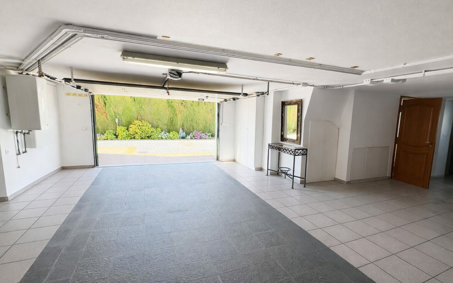 Villa In Oliva With Elevator, Heated Pool And Large Garden