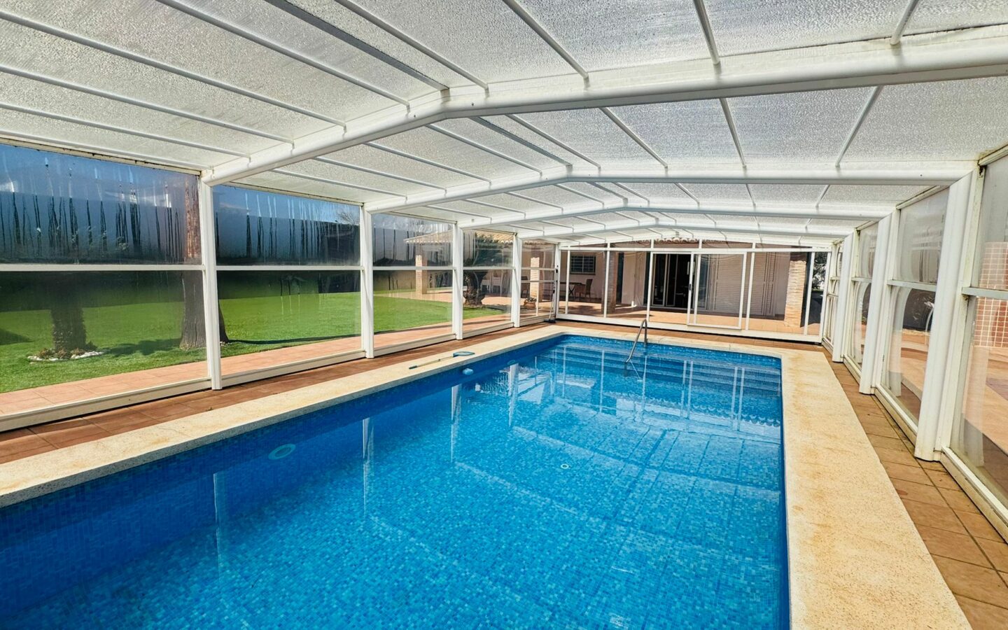 Villa In Oliva With Elevator, Heated Pool And Large Garden