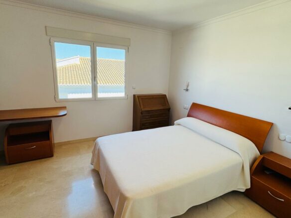 Villa In Oliva With Elevator, Heated Pool And Large Garden