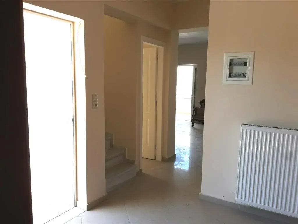 Dvoetažna kuća od 196 m² u istočnom Peloponezu
