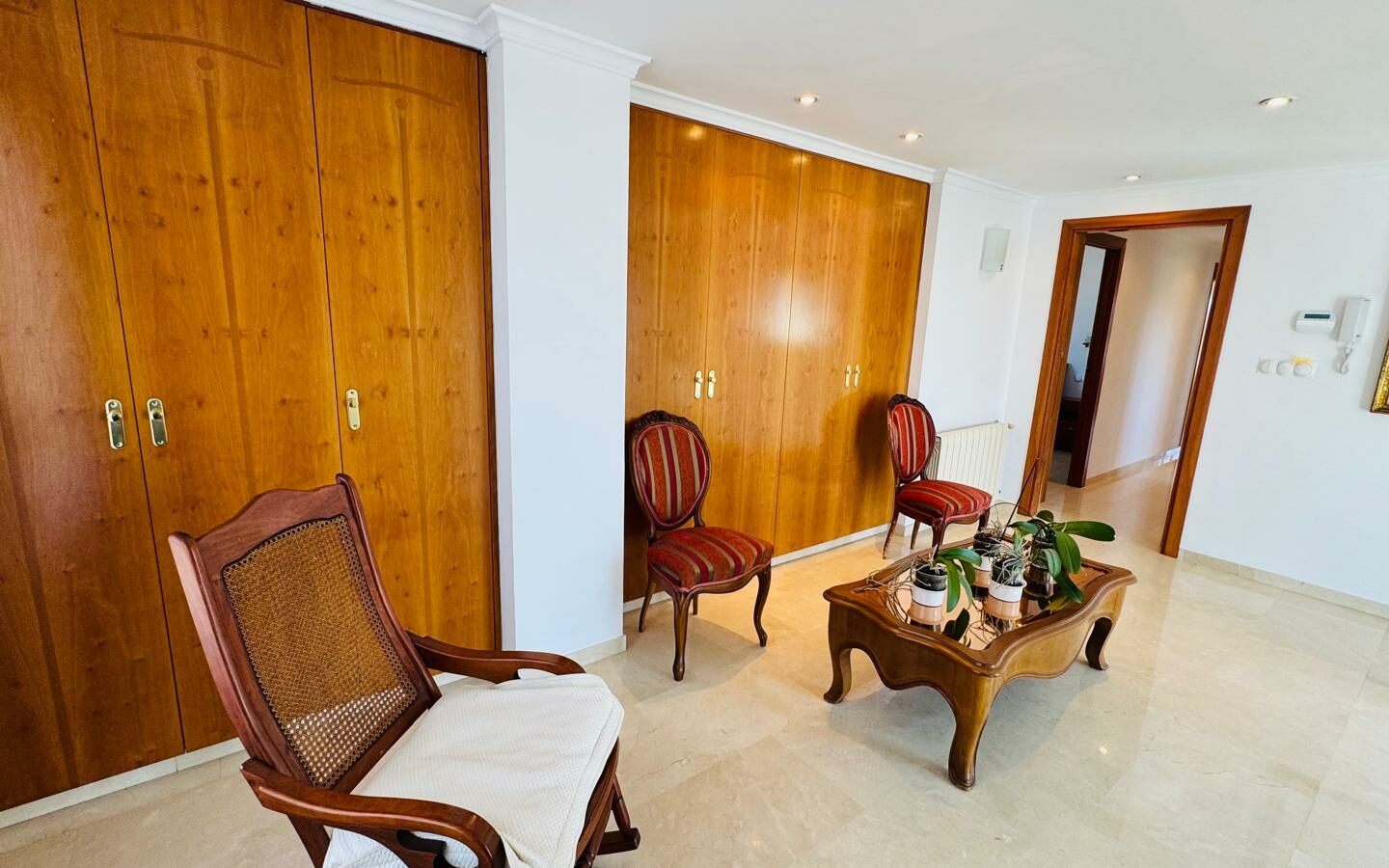 Villa In Oliva With Elevator, Heated Pool And Large Garden