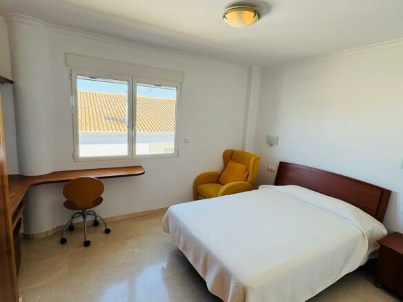 Villa In Oliva With Elevator, Heated Pool And Large Garden