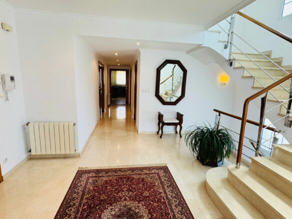Villa In Oliva With Elevator, Heated Pool And Large Garden