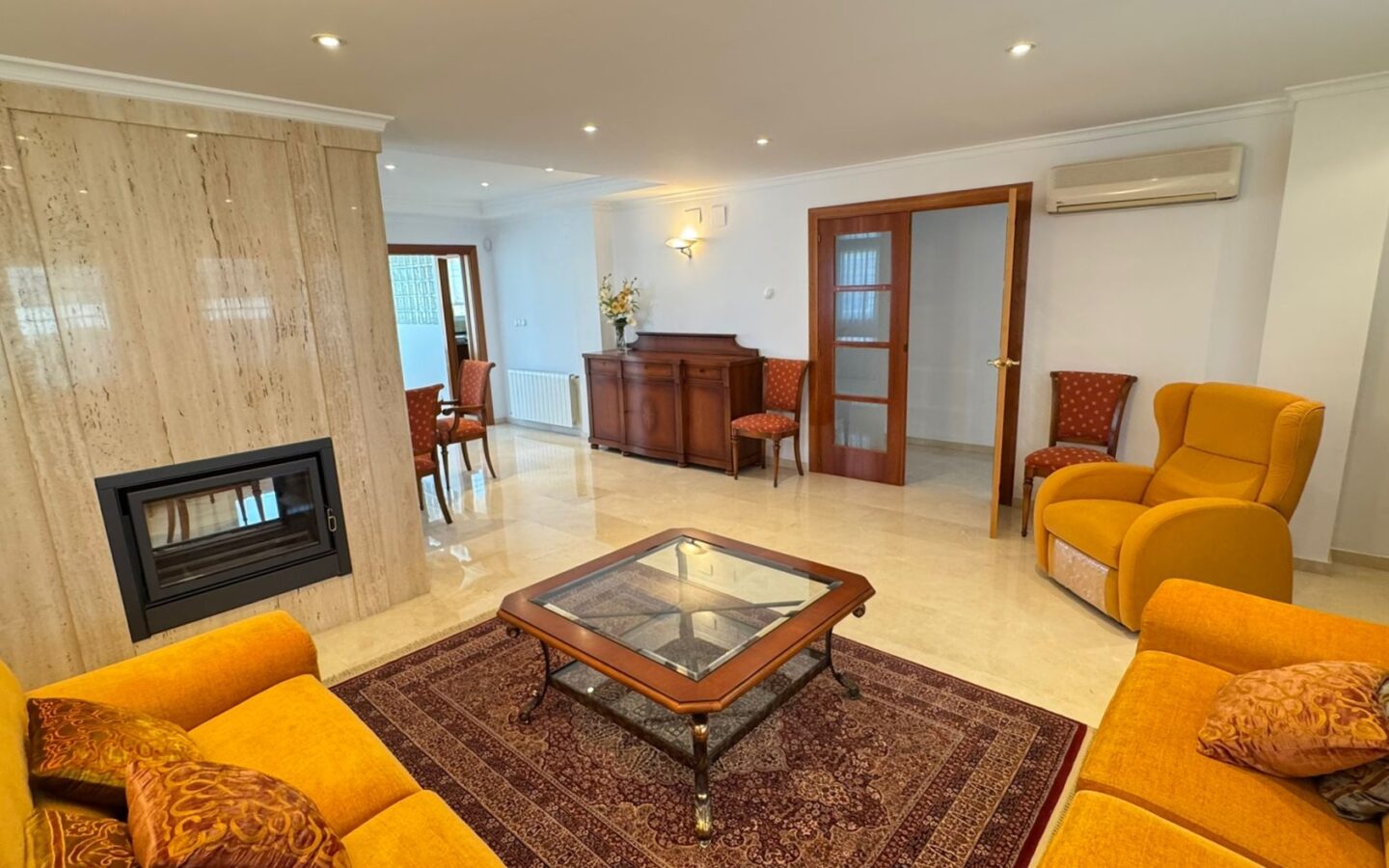 Villa In Oliva With Elevator, Heated Pool And Large Garden