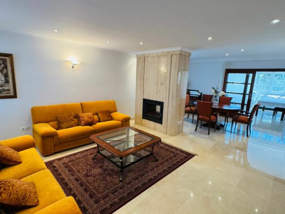 Villa In Oliva With Elevator, Heated Pool And Large Garden