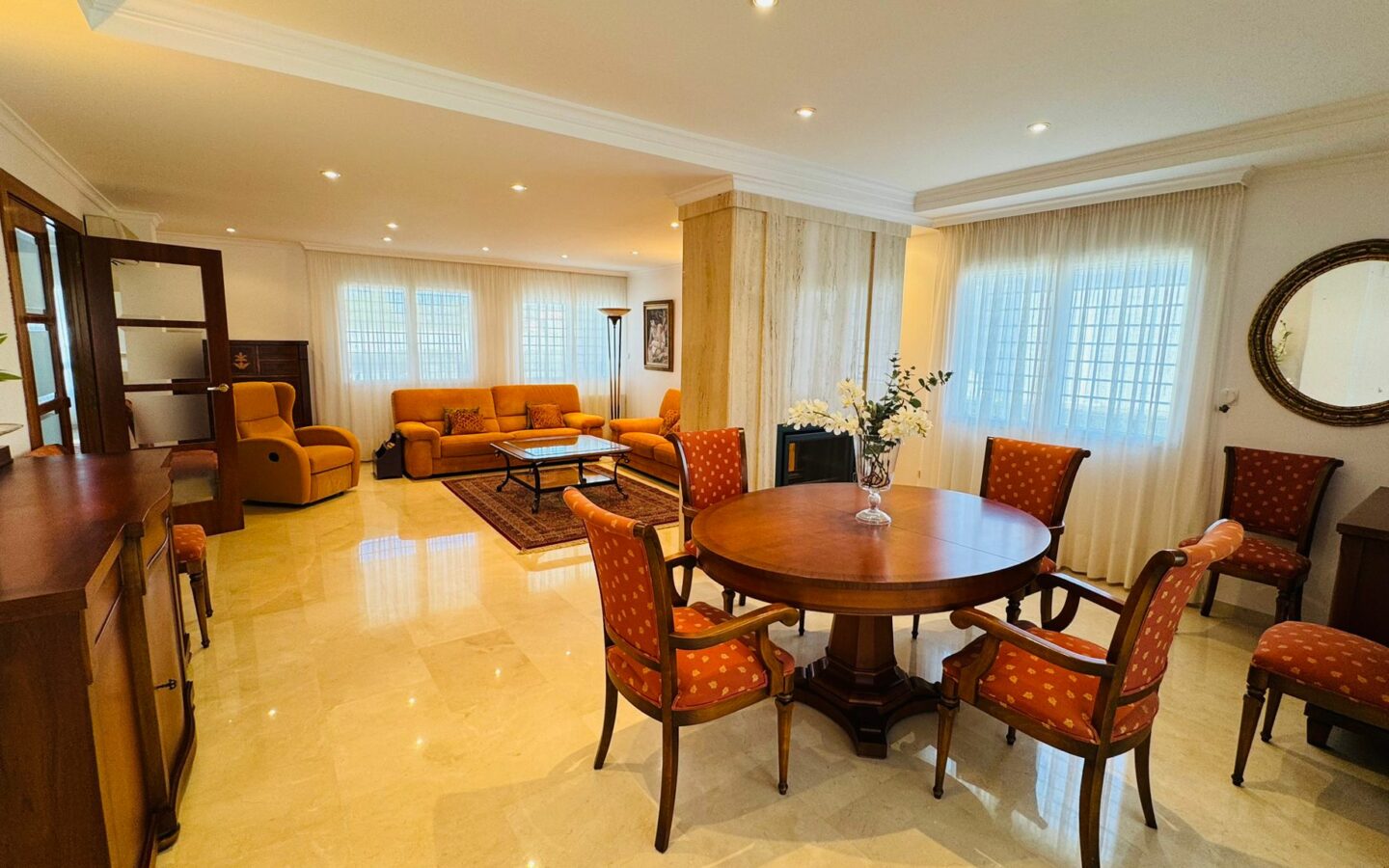 Villa In Oliva With Elevator, Heated Pool And Large Garden