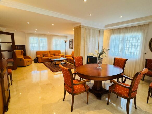 Villa In Oliva With Elevator, Heated Pool And Large Garden