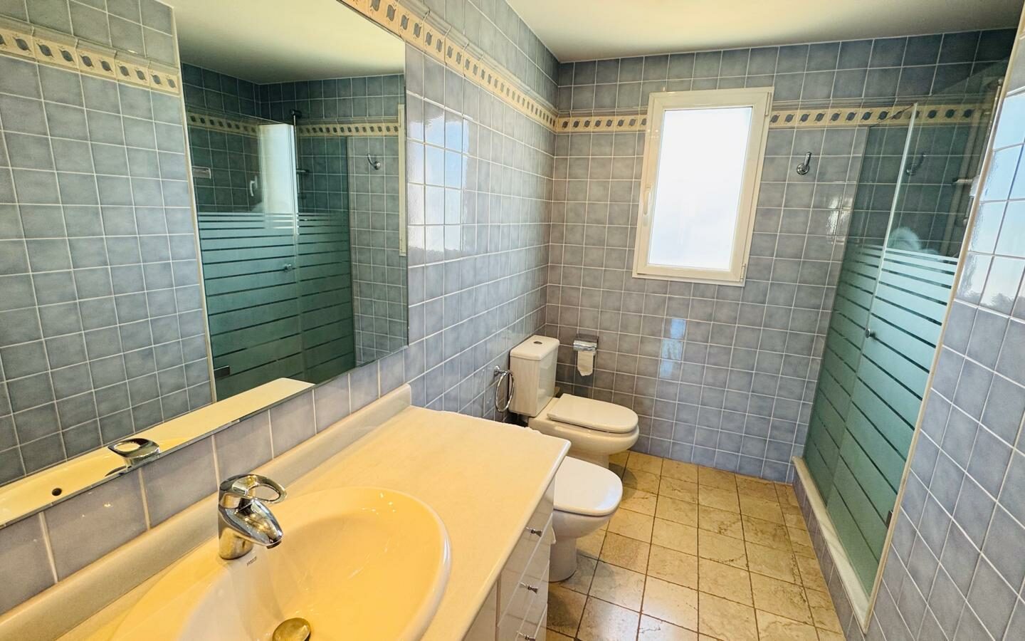 Villa In Oliva With Elevator, Heated Pool And Large Garden