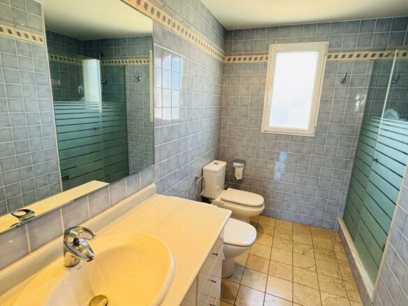 Villa In Oliva With Elevator, Heated Pool And Large Garden
