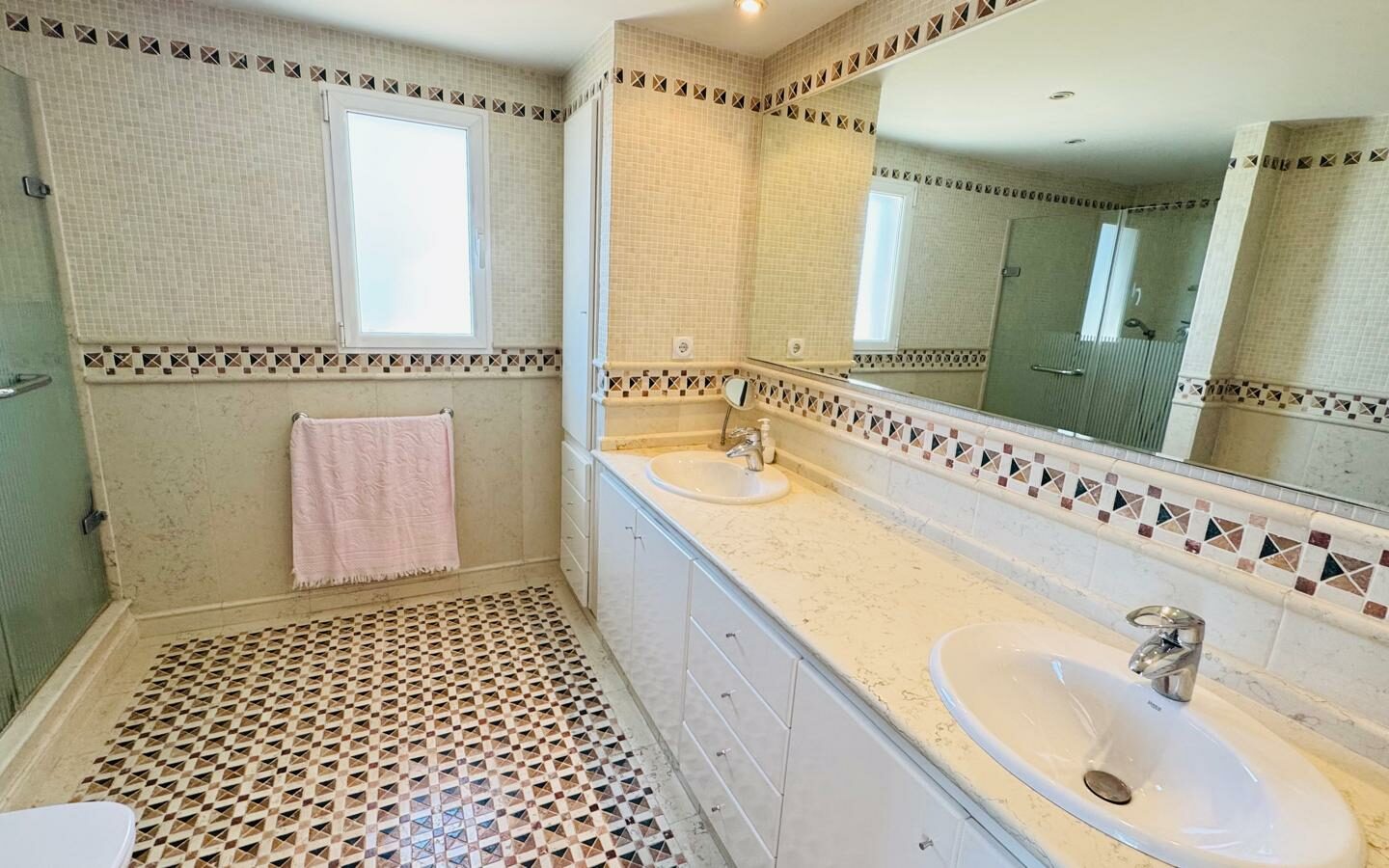 Villa In Oliva With Elevator, Heated Pool And Large Garden