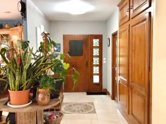 House Of 43 M² With 5 Bedrooms, Pool, Covered Terrace In Woodland Lodge, Nr Angoulême