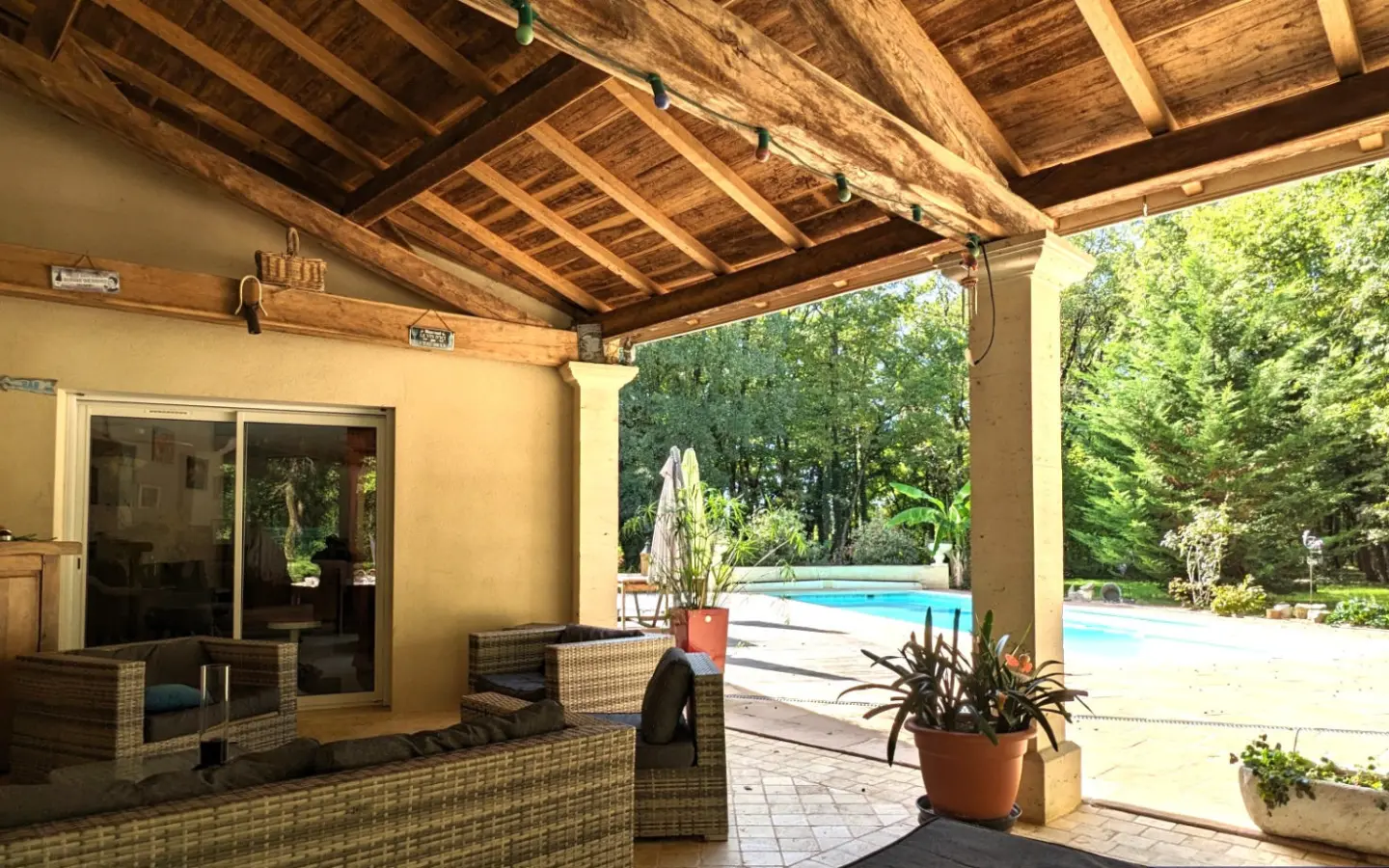 House Of 43 M² With 5 Bedrooms, Pool, Covered Terrace In Woodland Lodge, Nr Angoulême