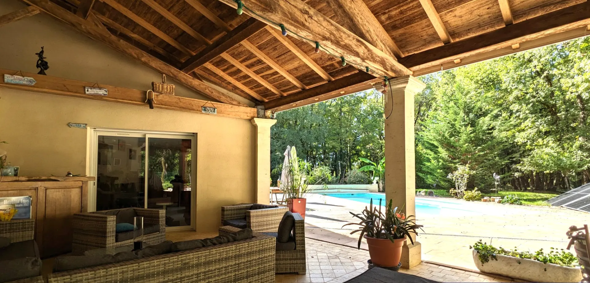 House Of 43 M² With 5 Bedrooms, Pool, Covered Terrace In Woodland Lodge, Nr Angoulême