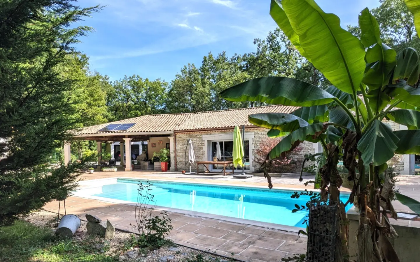 House Of 43 M² With 5 Bedrooms, Pool, Covered Terrace In Woodland Lodge, Nr Angoulême