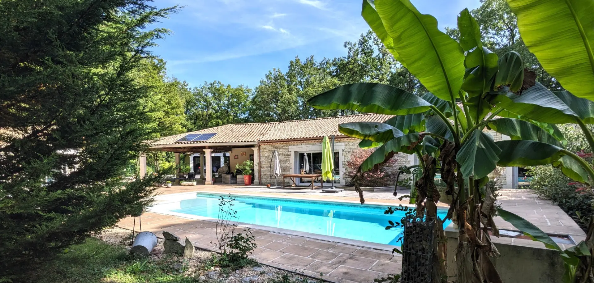 House Of 43 M² With 5 Bedrooms, Pool, Covered Terrace In Woodland Lodge, Nr Angoulême