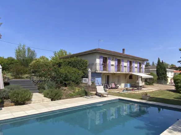 Four-bedroom Village Property Of 200 M² With Pool And Mature Gardens In Sunnyvale