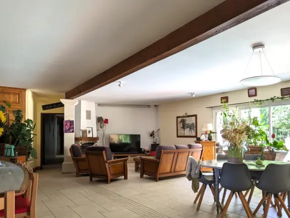 House Of 43 M² With 5 Bedrooms, Pool, Covered Terrace In Woodland Lodge, Nr Angoulême