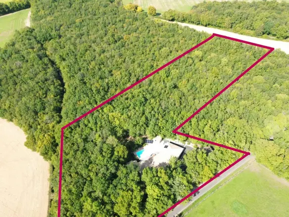 House Of 43 M² With 5 Bedrooms, Pool, Covered Terrace In Woodland Lodge, Nr Angoulême