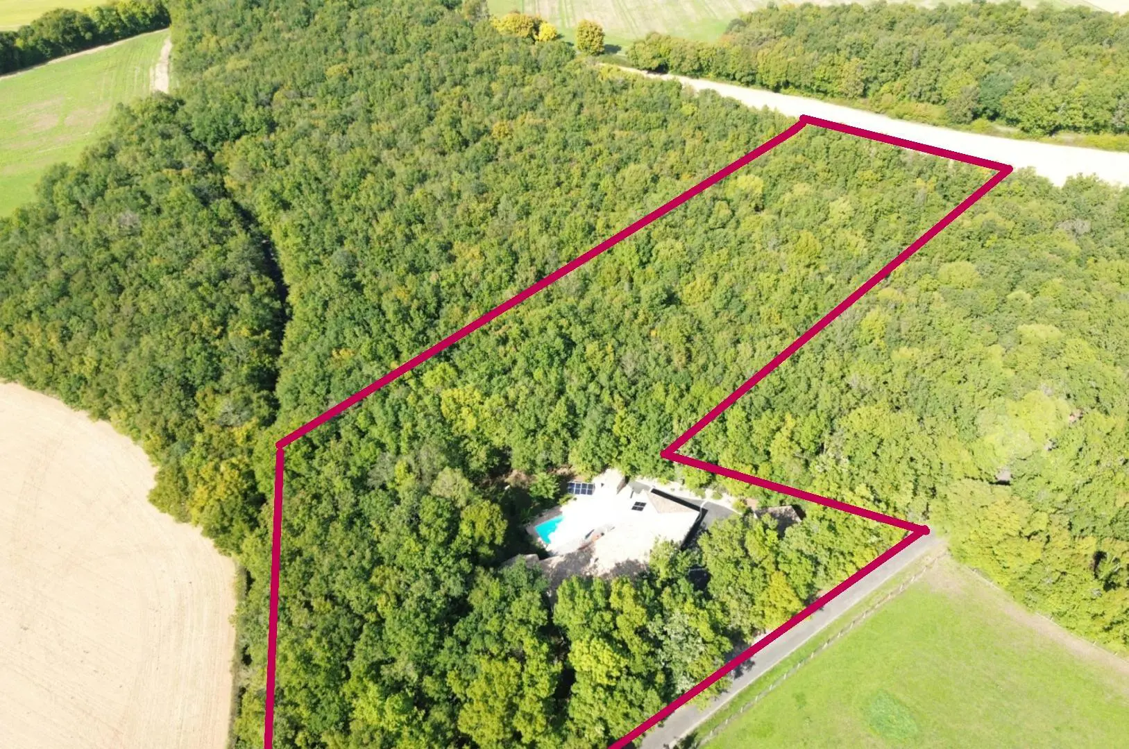 House Of 43 M² With 5 Bedrooms, Pool, Covered Terrace In Woodland Lodge, Nr Angoulême