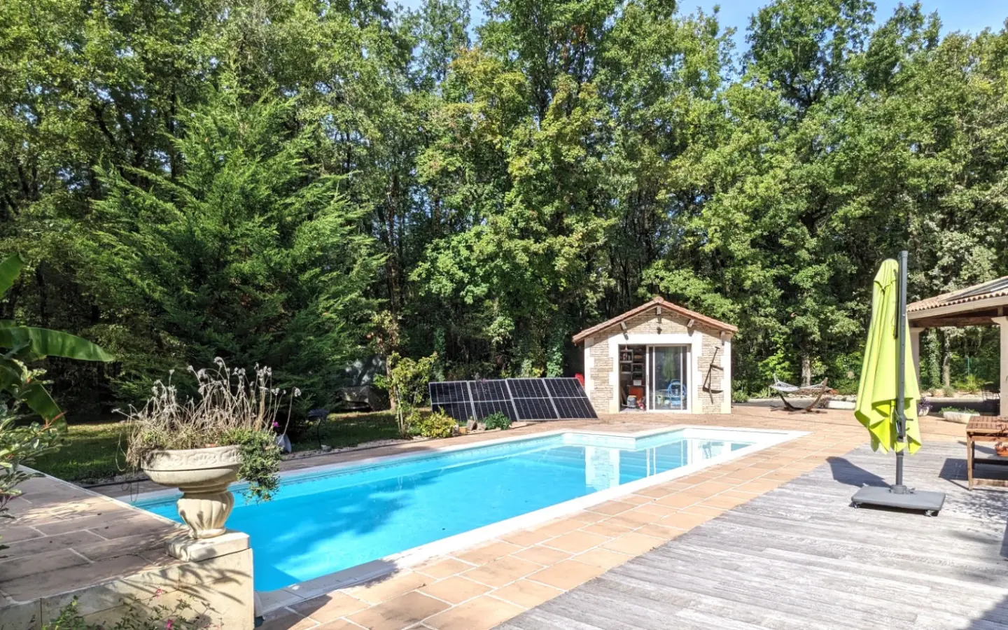 House Of 43 M² With 5 Bedrooms, Pool, Covered Terrace In Woodland Lodge, Nr Angoulême