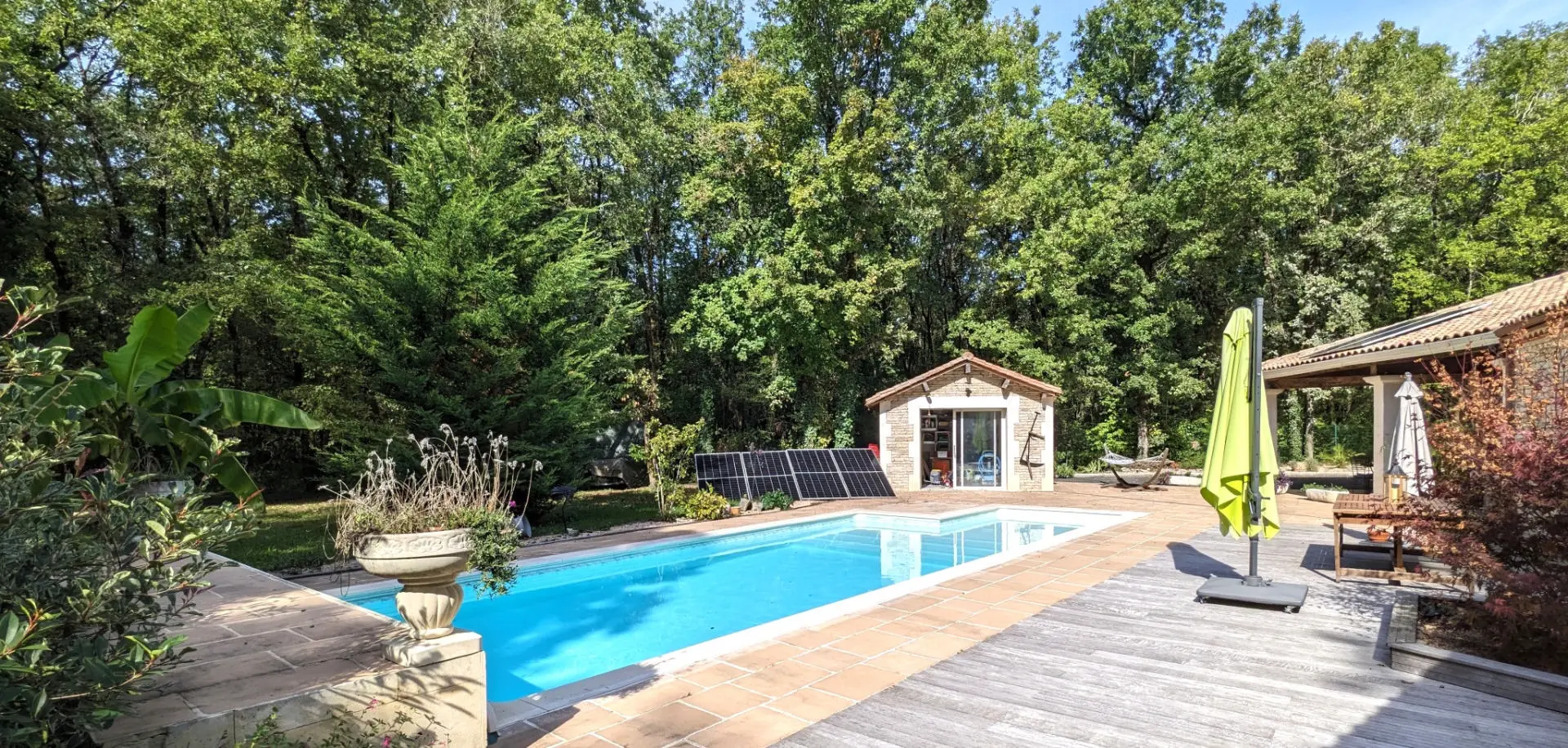 House Of 43 M² With 5 Bedrooms, Pool, Covered Terrace In Woodland Lodge, Nr Angoulême