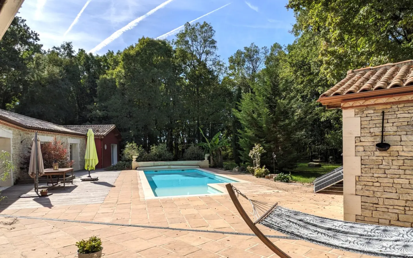 House Of 43 M² With 5 Bedrooms, Pool, Covered Terrace In Woodland Lodge, Nr Angoulême