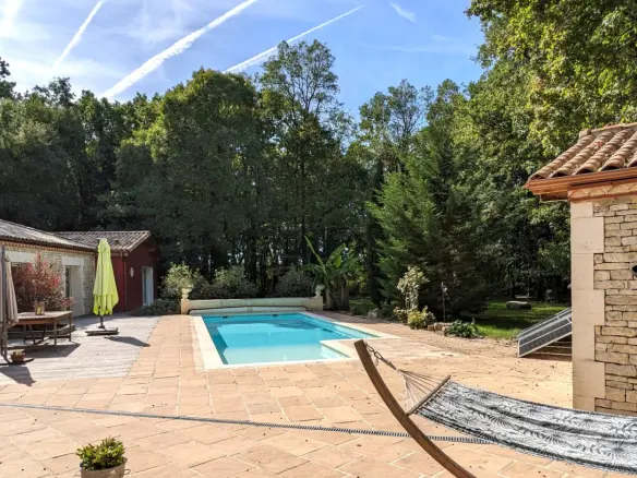 House Of 43 M² With 5 Bedrooms, Pool, Covered Terrace In Woodland Lodge, Nr Angoulême