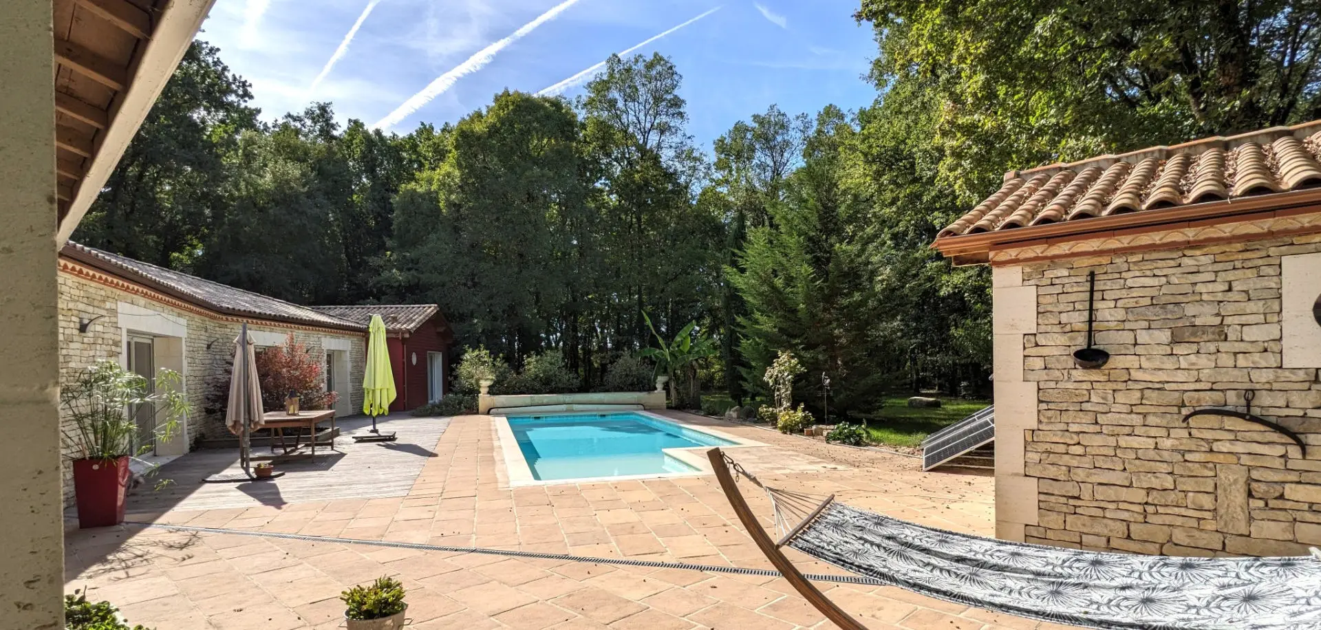 House Of 43 M² With 5 Bedrooms, Pool, Covered Terrace In Woodland Lodge, Nr Angoulême